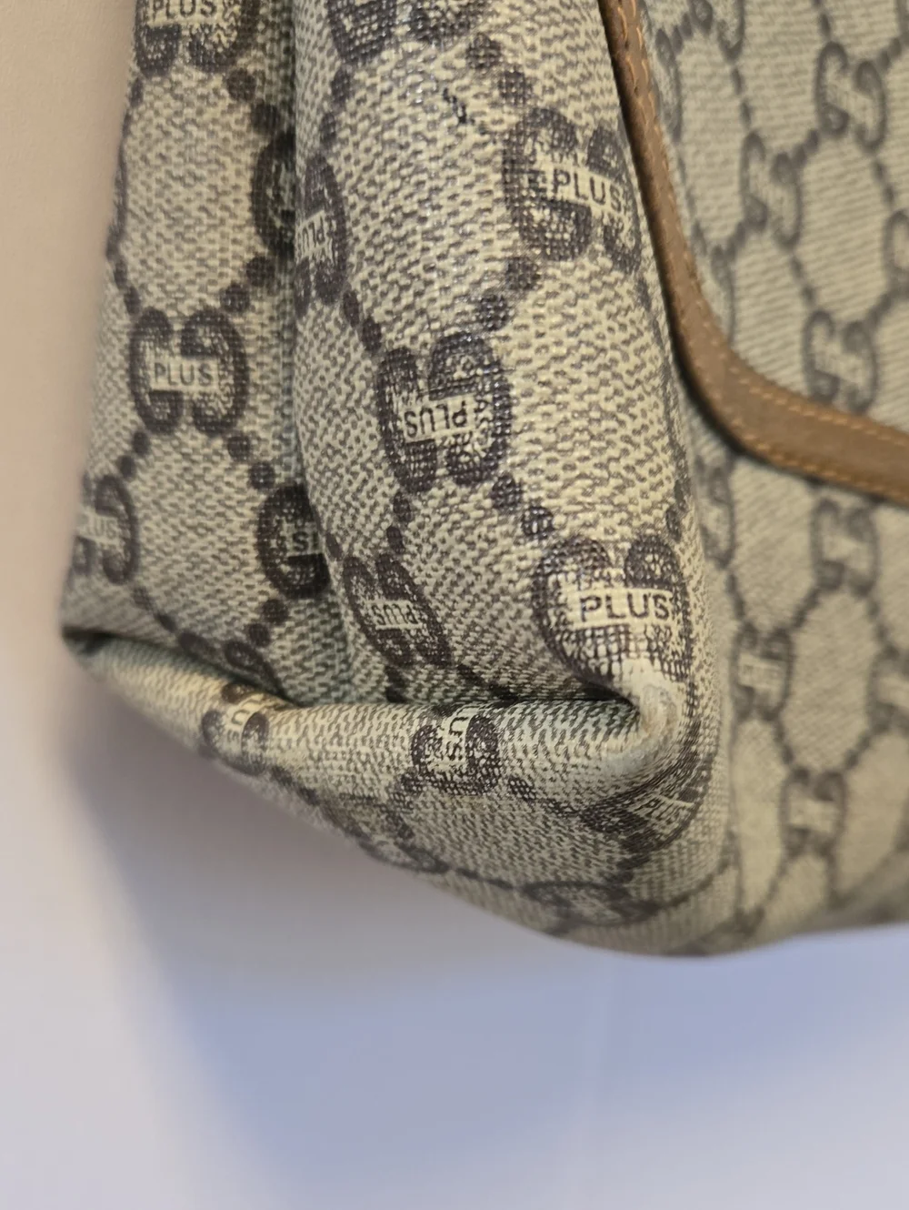EUC Gucci Plus Vintage Beige GG Coate Canvas Tote with Sherry Line Handles